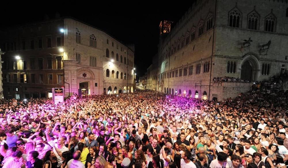 Ampio E Luminoso Monolocale Apartment Perugia Bagian luar foto